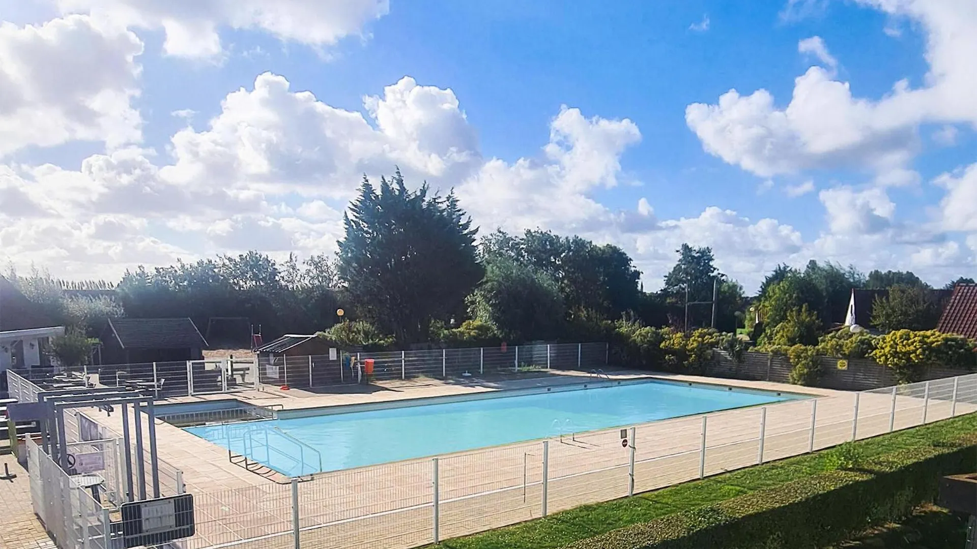 Stunning Apartment In Bredene With Wifi contacts